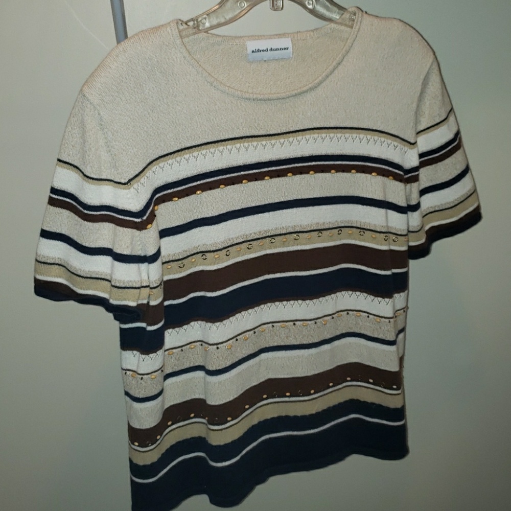 Short sleeve sweater